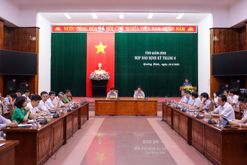 Bu i h p bao thong tin v cac s ki n quan tr ng c a t nh Qu ng Binh trong thang 6