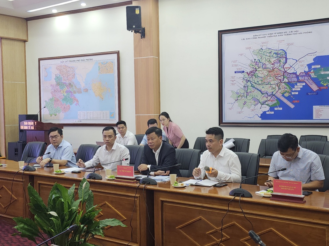 Hải Phòng đề xuất doanh nghiệp Đài Loan đầu tư vào khu phi thuế quan, vận tải, logistics 8 Ong Le Trung Kien Trng ban Ban qun l Khu kinh t Hi Phong ch tri bui tip va lam vic