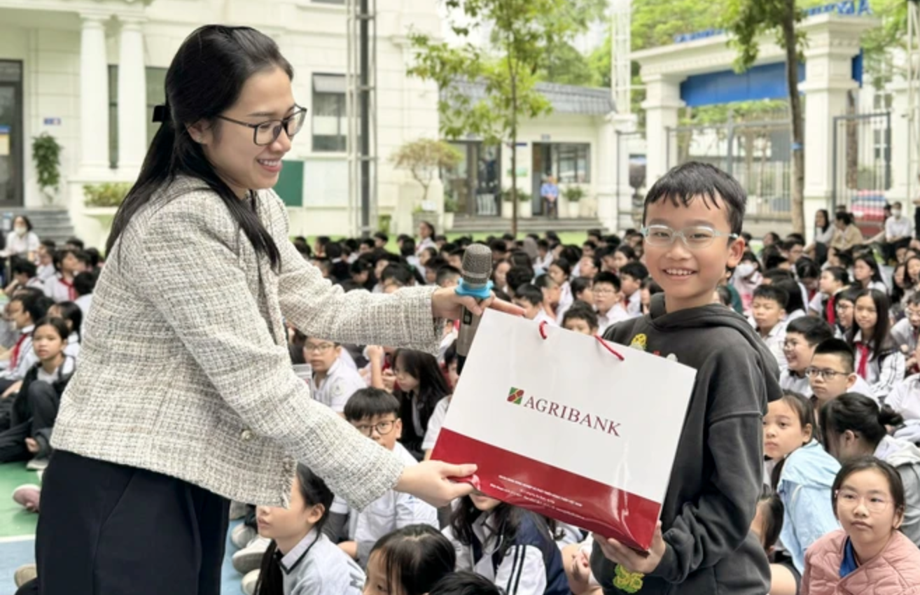 Agribank cùng toàn ngành Ngân hàng thực hiện chương trình Giáo dục tài chính 8 Anh man hinh 2024 03 14 luc 16.54.28