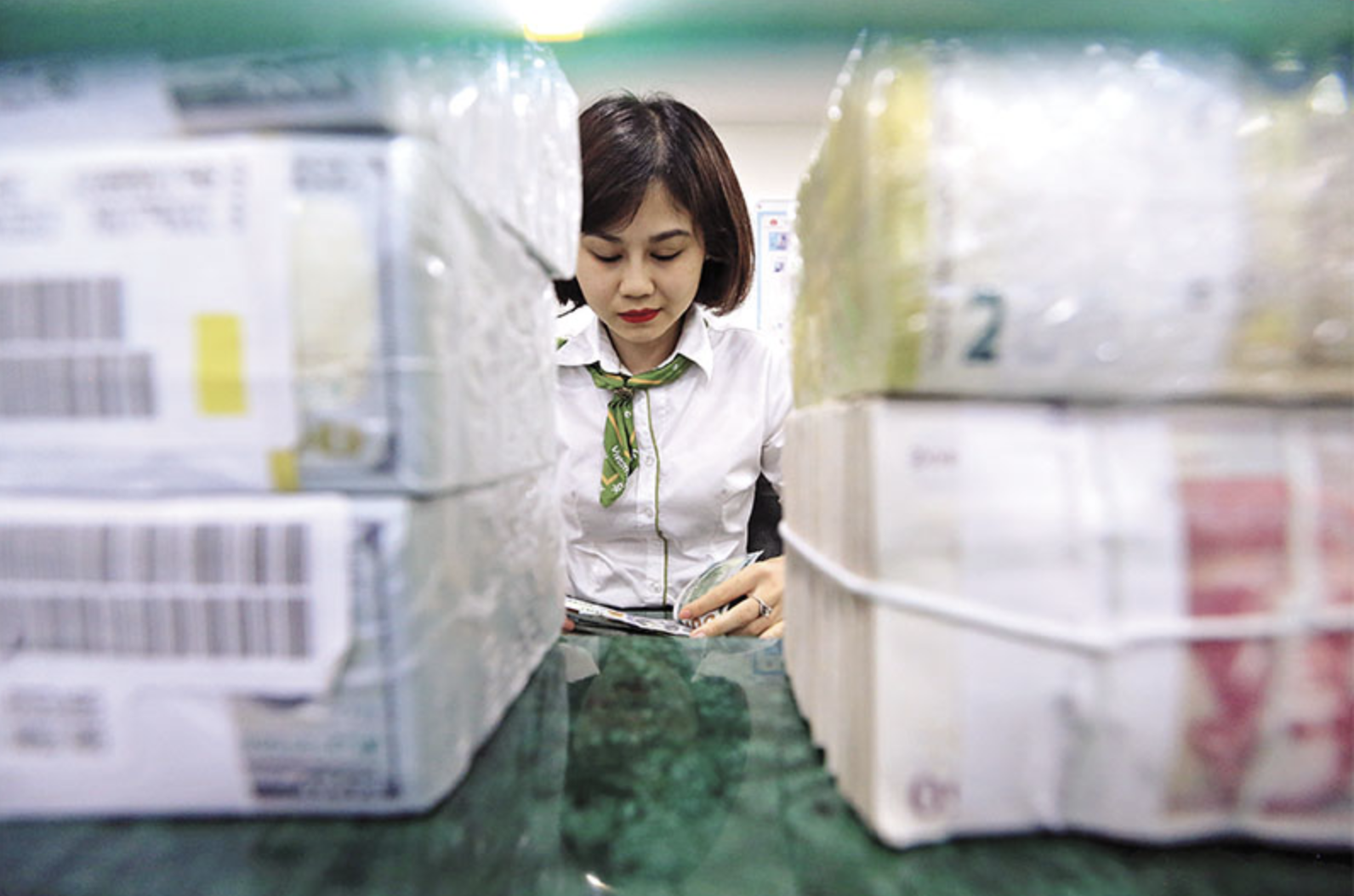Tỷ giá nóng, doanh nghiệp nên chuyển sang vay VND 7 tỷ giá