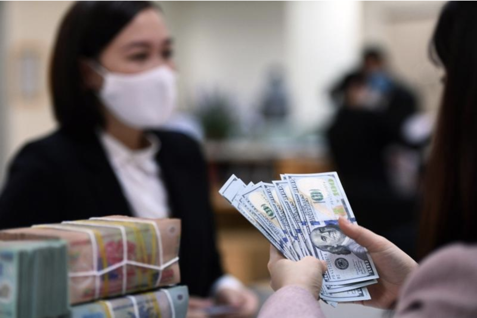 Tỷ giá giảm 0,1% từ đỉnh thiết lập ngày 23/4 7 tỷ giá
