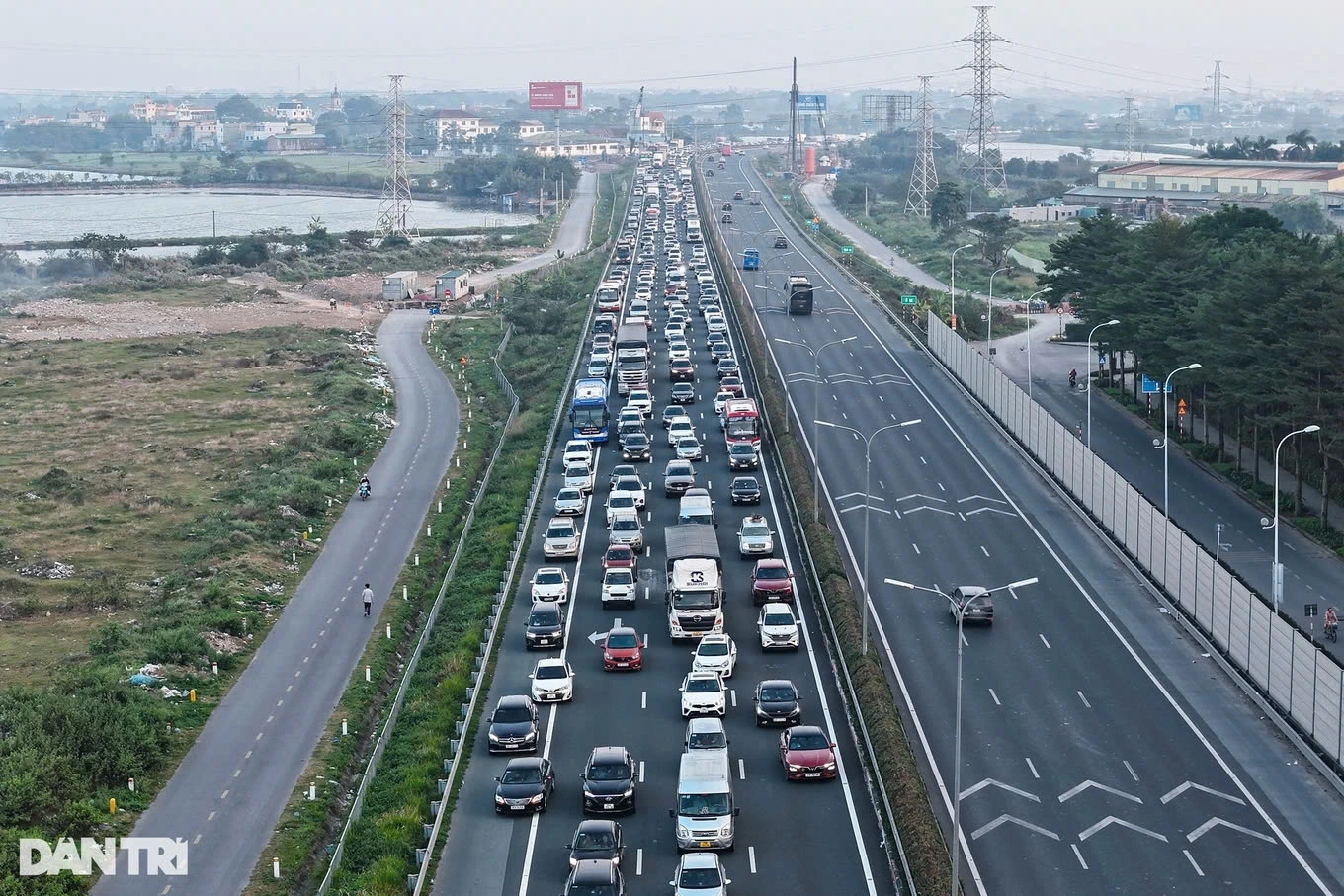 Dịp lễ 30/4, Hà Nội phân luồng giao thông tại nhiều tuyến đường cửa ngõ 8 phân luồng giao thông