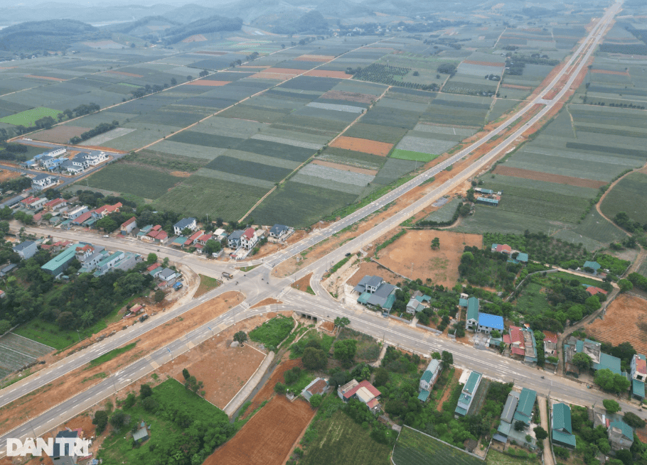 Đại lộ Hoa Lư 2.000 tỷ đồng được ví đẹp như "cao tốc" tại Ninh Bình 10 đại lộ hoa lư ninh bình