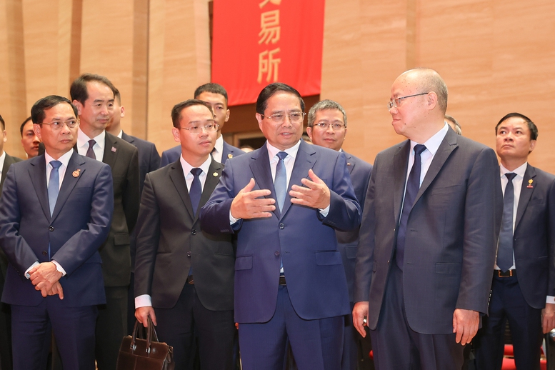 Thủ tướng thăm sàn chứng khoán SSE, tìm hiểu trung tâm tài chính Thượng Hải 8 sàn chứng khoán SSE